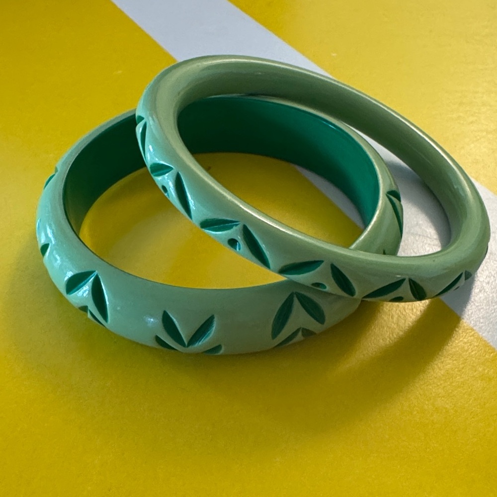 Splendette Green Carved Bangle Set of 2